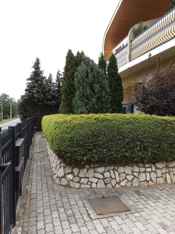 Jozefin Apartman Heviz Exterior photo